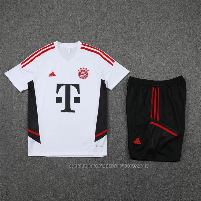 Tracksuit
 Bayern Munich 2022-2023 Short Sleeve
 White
 - Shorts
